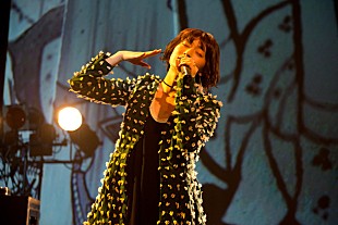 「水曜日のカンパネラ×AZUMA HITOMI 観客と大狂乱ステージから見せた未来」