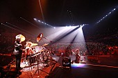 X JAPAN「YOSHIKI感涙、X JAPAN 4年ぶりの日本公演に2万2千人が大熱狂」1枚目/4