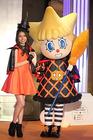 「オリコン1位獲得のMay J. ハロウィン仮装で「Let It Go」熱唱」