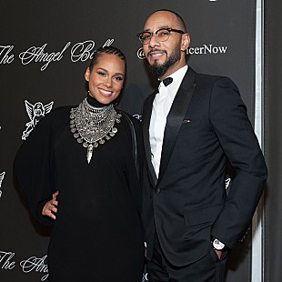 「アリシア・キーズ主催のチャリティ・イベントにディディ、ナズらが出演」