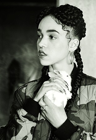 「FKAツイッグス　死刑囚の周りを踊りまくる最新MVが公開」