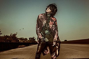 「吉井和哉 TRIADレーベルに正式移籍、来年1月ニューシングル発売」