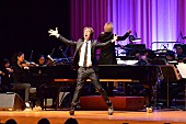 ベン・フォールズ「ベン・フォールズ、日本で初めてのオーケストラ共演ライブで自ら指揮者に」1枚目/4