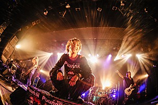 「SuG ロックシーンで誰も歩んだことのない道なき道を突進……大勝負の2015年へ」