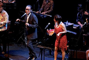 「結成30周年の締めくくり！　そして新たな目標へのスタートを祝って、超大物のサプライズ・ゲストも登場したデ・ラ・ルスの2014年ラスト・ライヴ」