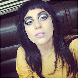 「レディー・ガガ 資生堂のキャンペーンで50パターンのセルフィーを公開」