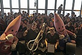 ２Ｃｅｌｌｏｓ「2CELLOSが東京タワーにて大盛況の迫力フリーライブを敢行　ノッポンも登場したゆるふわトークも」1枚目/4