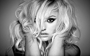 「アレクサンドラ・スタン “小悪魔なカリスマ”が3月に初単独ツアーを開催」