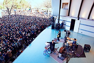 「クラムボン 8年ぶりフリーライブで新アルバム『triology』リリース発表」