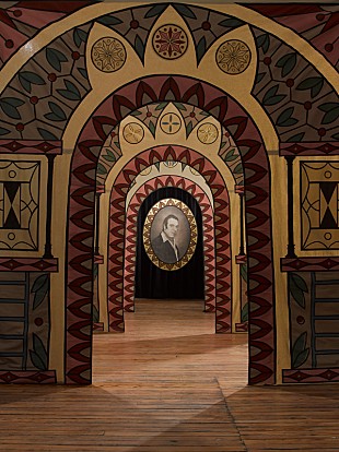 「チリー・ゴンザレス 天才音楽家が自ら解説！最新パフォーマンス映像とその舞台裏が公開」