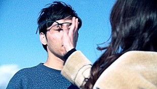 「tofubeatsがエイプリルフール発売の新EPより表題曲「STAKEHOLDER」MV公開　ビンタやPCバットなど破壊の限りを受ける」