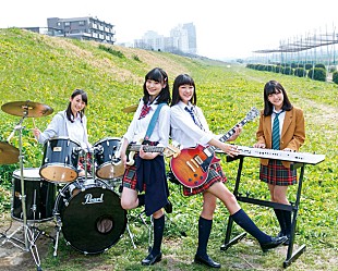 「スタダ初のガールズバンドLe Lien（ルリアン）新曲MV公開 罰ゲームでコマネチも」