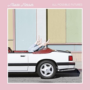 「Album Review：マイアミ・ホラー、ポップでドリーミーなサウンドは『All Possible Futures』でさらに高みへ」