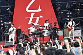 ゲスの極み乙女。「ゲスの極み乙女。全国ワンマンツアー【私以外ゲスじゃないの】日比谷野音レポが到着！3年で上り詰めた人気バンドが見せる高いミュージシャンシップ」1枚目/7