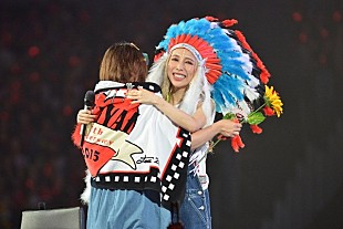 「加藤ミリヤ10周年ツアーレポート到着、横浜アリーナでファンに感謝のキス 」