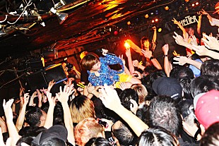 「BiSH覚醒 下北沢シェルターで初ダイブ敢行「清掃員が死ぬか、クソアイドルが死ぬか、勝負でーす」BiSHフェス開催発表も」