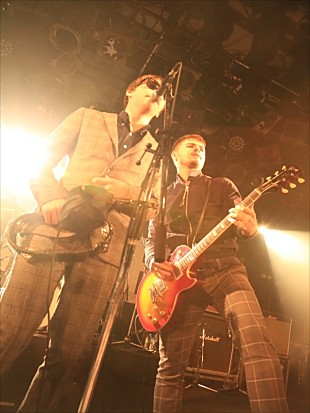 「ザ・ストライプス 新曲多数披露！即完となった一夜限りの来日公演にファン大熱狂、YouTubeにてインストア・イベントの模様を配信」