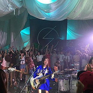 「SCANDAL メンバーとの写真撮影＆シェアOK企画でInstagramやツイッター大騒ぎ」