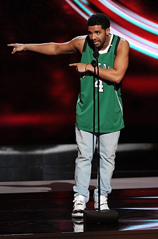 「Song Review： 「ドレイクVSミーク」ツイッターのバトルから生まれたドレイク新曲「バック・トゥ・バック」の秘話とは…」