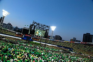 「ゆず 15年ぶり横浜スタジアム弾き語り公演で6万人熱狂、最新曲「終わらない歌」ライブ初披露」