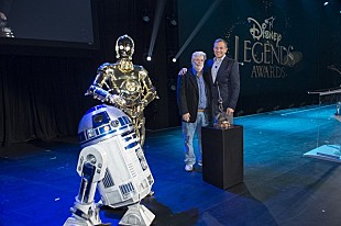 「ジョージ・ルーカスがR2-D2 C-３PO と共に登場、ディズニー・レジェンドの授賞式が開催」