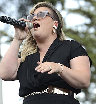 「ケリー・クラークソン、今度はラナ・デル・レイをサプライズ・カバー」