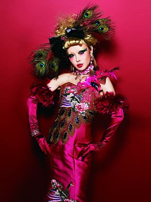 「ALI PROJECT 新作MV公開 宝野アリカ×本物の生きた大蛇が妖艶な絡み」