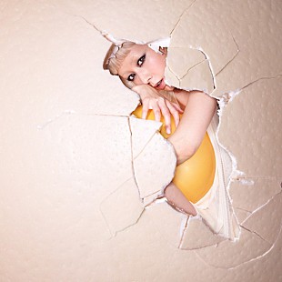 「木村カエラ『EGG』パラレルワールドMVで卵を演じる」