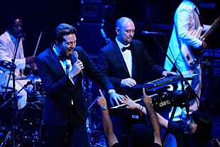 「20世紀のダンス・サウンドを確信犯的に演奏し続けたタキシード。彼らのレトロで新しいステージに身も心もリフレッシュして。tofubeatsのオープニングDJプレイリストも公開。」