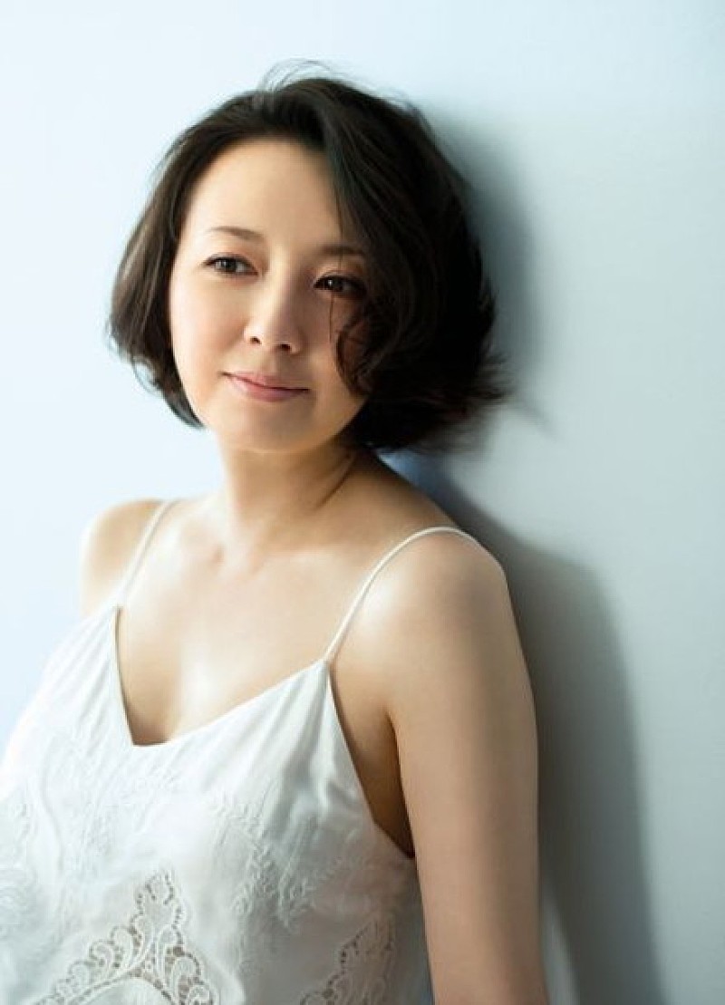 高橋由美子“20世紀最後の正統派アイドル”貴重グラビア掲載の豪華フォトブック付きベストアルバム発売 | Daily News | Billboard  JAPAN