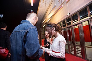 「AKB48島崎遥香『劇場霊』主演女優としてパリへ「Appellez-moi Palulu.（ぱるると呼んでください）」」