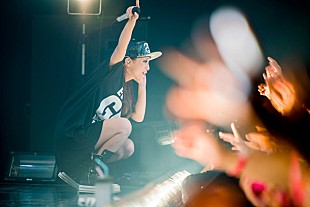 「浜崎あゆみ 12年ぶりライブハウスツアーで「M」「Replace」「Pray」等歌唱 博多弁全開MCも」