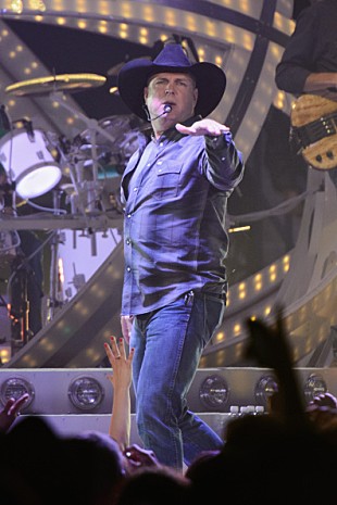 「ガース・ブルックス、新作のデータが壊れた携帯から救出できず困惑」