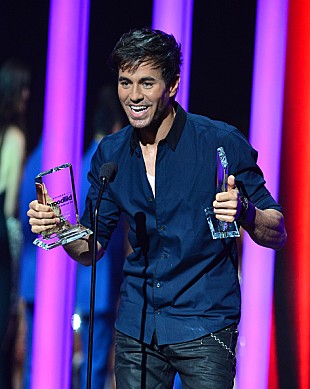 「エンリケ・イグレシアスらラテン・スーパースター達に脱税の疑い」