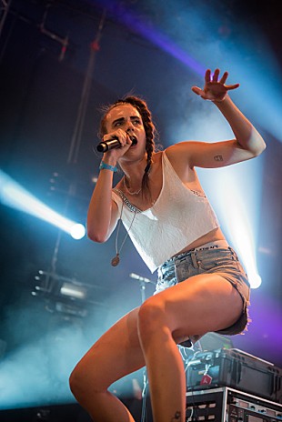 「MO、ディプロとのコラボ曲「Kamikaze」と“マッドマックス”な新MV公開」