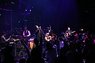 「OAU、ラグジュアリーなクリスマスライブにTOSHI-LOW「夢がある」＆名曲カバーも」