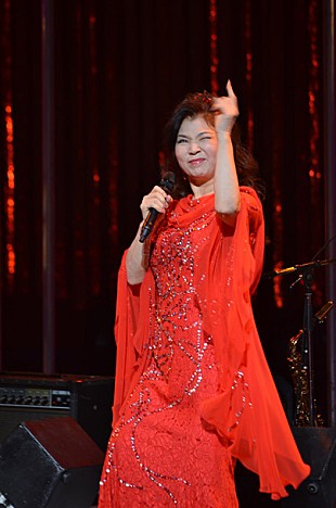 「八代亜紀 横山剣（クレイジーケンバンド）提供曲初披露も 初ブルースアルバム発売記念コンサート公式レポ」