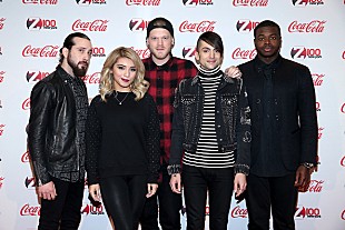 「ペンタトニックス、ライトアップされたNYエンパイア・ステートでパフォーマンス披露」