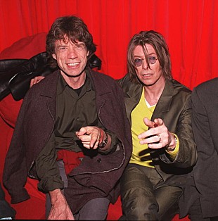 「ミック・ジャガーが故デヴィッド・ボウイを語る、「真のオリジナルだった」」