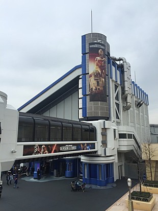 「東京ディズニーランド『スターツアーズ』、『フォースの覚醒』スペシャルバージョンにはフィンやBB-8が登場！」