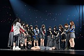 HKT48「HKT48【サシコ・ド・ソレイユ】開幕 指原莉乃＆宮脇咲良が15メートルの高さからフライング 氣志團カバーも」1枚目/16