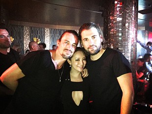 「ヌード写真も話題の浜崎あゆみ 世界No.1DJとのセクシー3ショット公開」