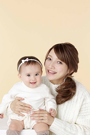 「後藤真希『赤すぐ』リニューアル特大号の表紙飾る 出産秘話や新米ママの素顔が垣間見られるインタビューも」