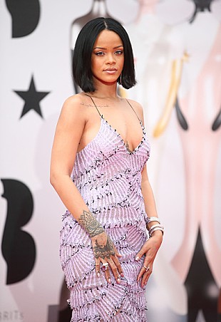 「リアーナ、超セクシーな新MVのティーザー画像をチラ見せ」