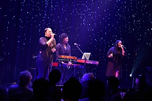 「プリンスも絶賛した女性ヴォーカル3人組、キングがついに来日。大注目となった初来日公演をレポート」