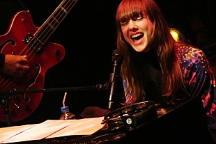 「今までに経験したことのない不思議で心地好いライブ。格段に進化したダイアン・バーチのステージに心揺さぶられる夜」