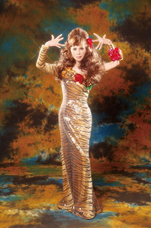 「弘田三枝子 55周年記念イベントで新宿二丁目降臨「今は自分が一番ドラァグ・クイーンらしいと自負しております（笑）」」