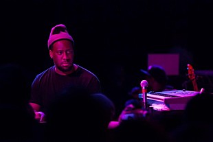 「マイルスとグラスパーの“時空を超えた共演”作からジョン・スコフィールドとレディシ参加曲試聴スタート」