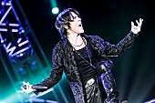 氷室京介「氷室京介 35年に及ぶライブ活動に1つの幕……感涙と悲涙が溢れかえった超満員の東京ドーム最終公演」1枚目/3