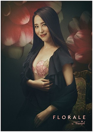 「松田聖子 トリンプの新ブランドCMで絵画のように美しい下着姿を披露」